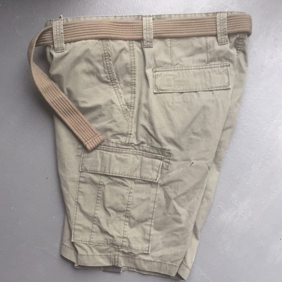 Green cargo shorts - Picture 2 of 6
